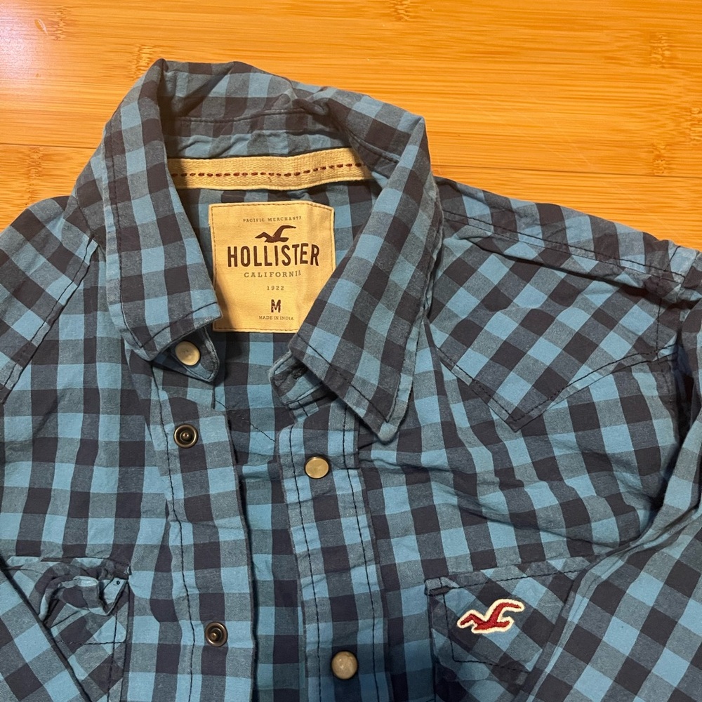 Hollister Men's Navy and Blue Plaid Shirt